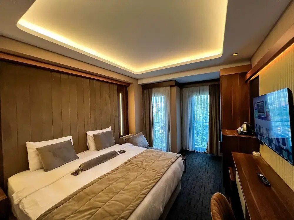 THE PARK HOTEL