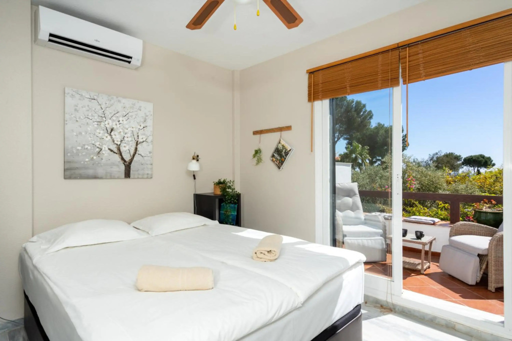 2BR Garden Apartment Albamar