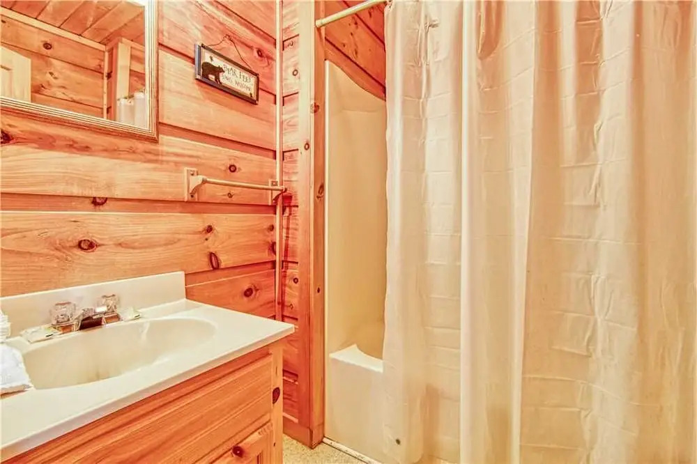 Hummingbird Hideaway - One Bedroom Cabin