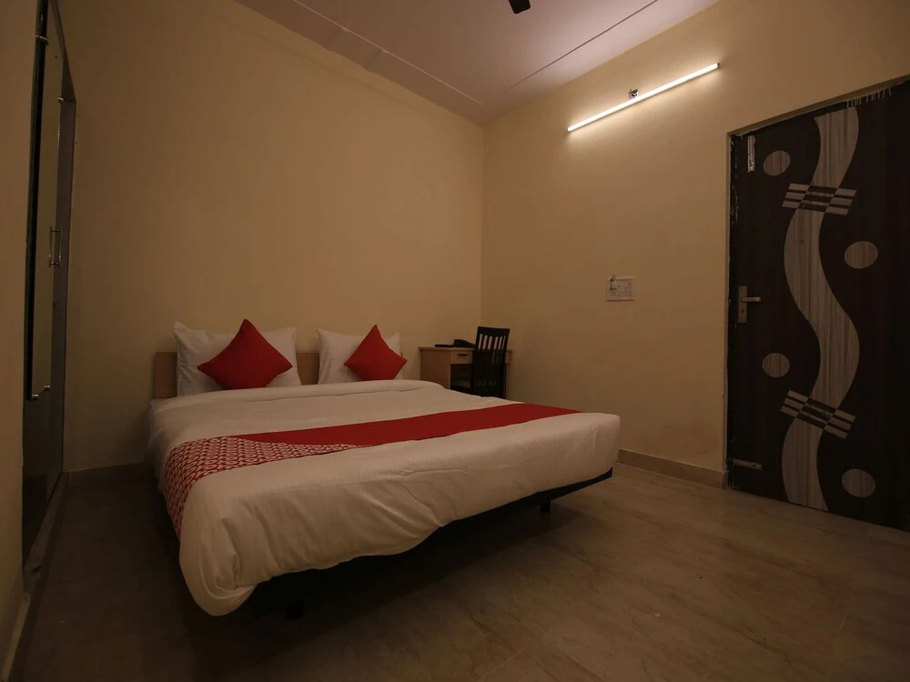 OYO Flagship 70256 Hotel New Silver Stone