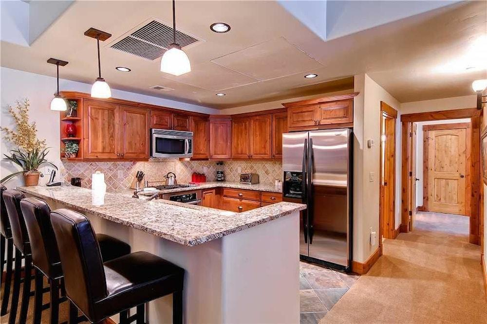 5208 Emerald Lodge, Trappeur's Crossing Apartment 4