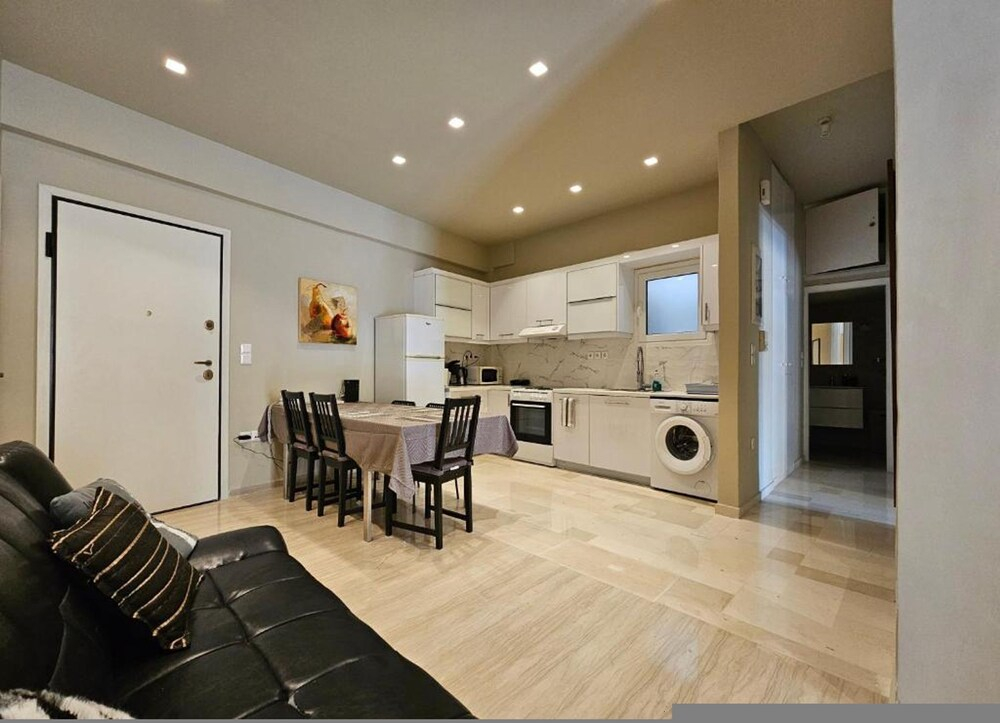 J G Luxury Apartment - Athens Town