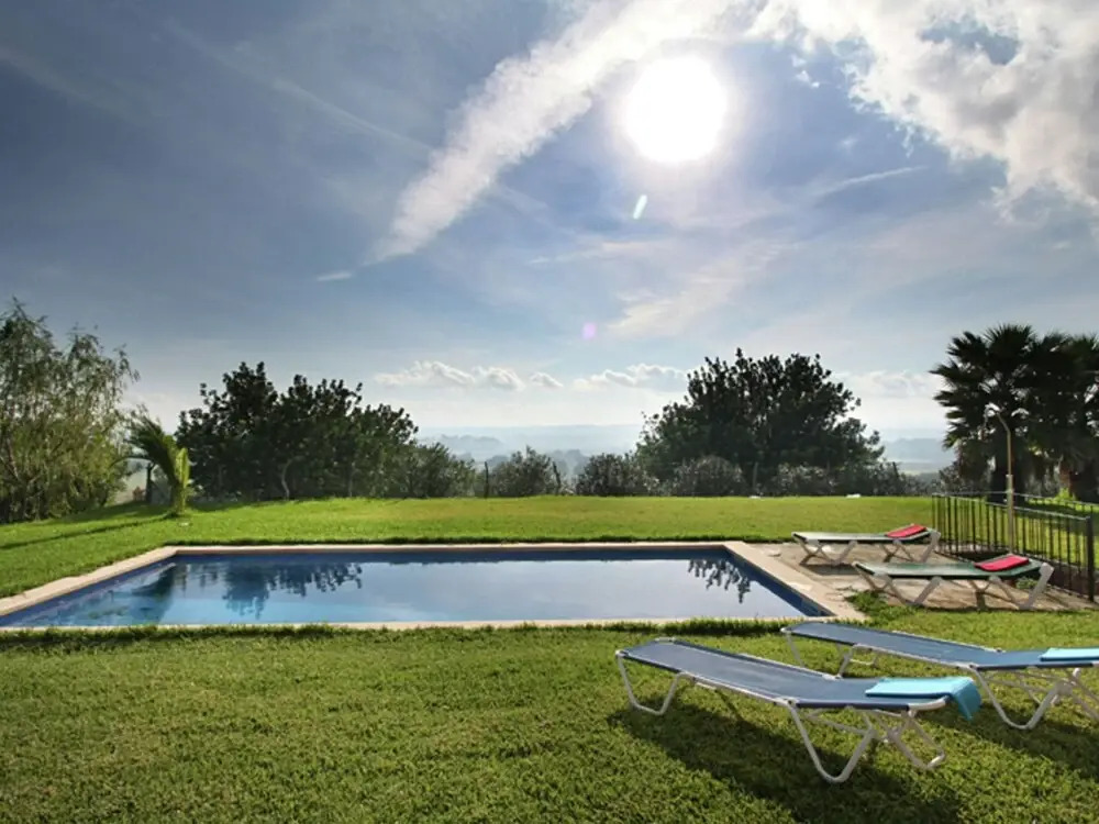 Large Traditional Country House With Spacious Veranda, Garden and Private Pool
