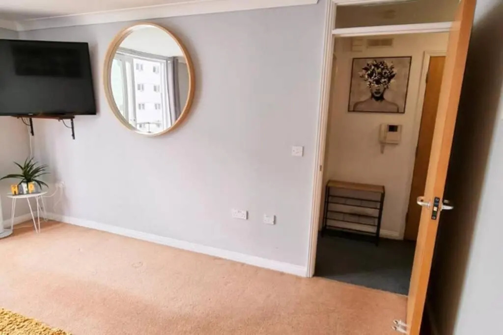 ⭑ Staywelcome- Stylish Apartment Near Heathrow, Skyline Views ⭑