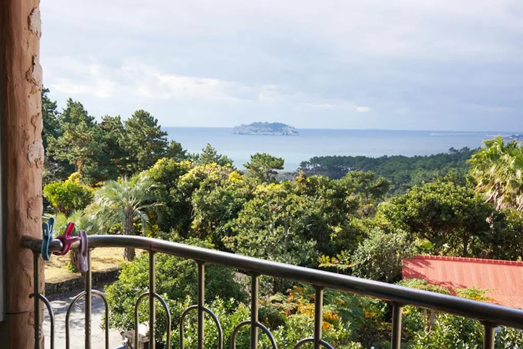 Jeju Oedolgaenara Pension and Guest House