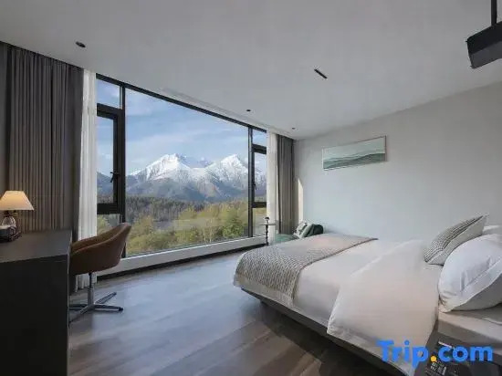 Lakeside Residence（ Grassland in Anji）