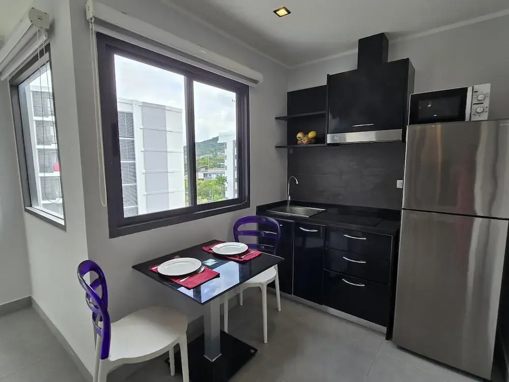 Sleek Corner 1 Bed Apt T1-607