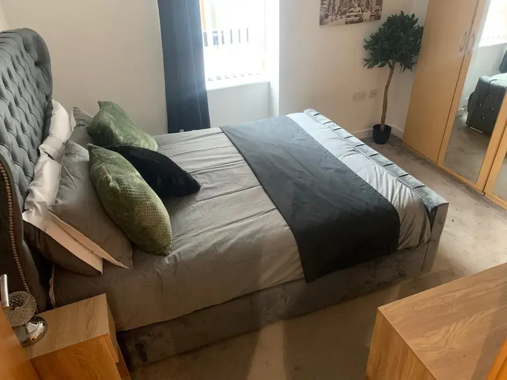 2 Bed Flat - Sleeps 6 - Parking - Wifi