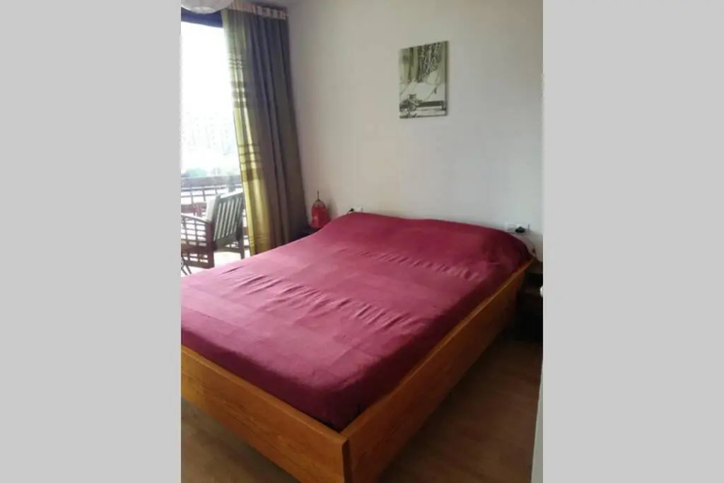 Apartament a Roses. Terrassa i piscina comunitaria
