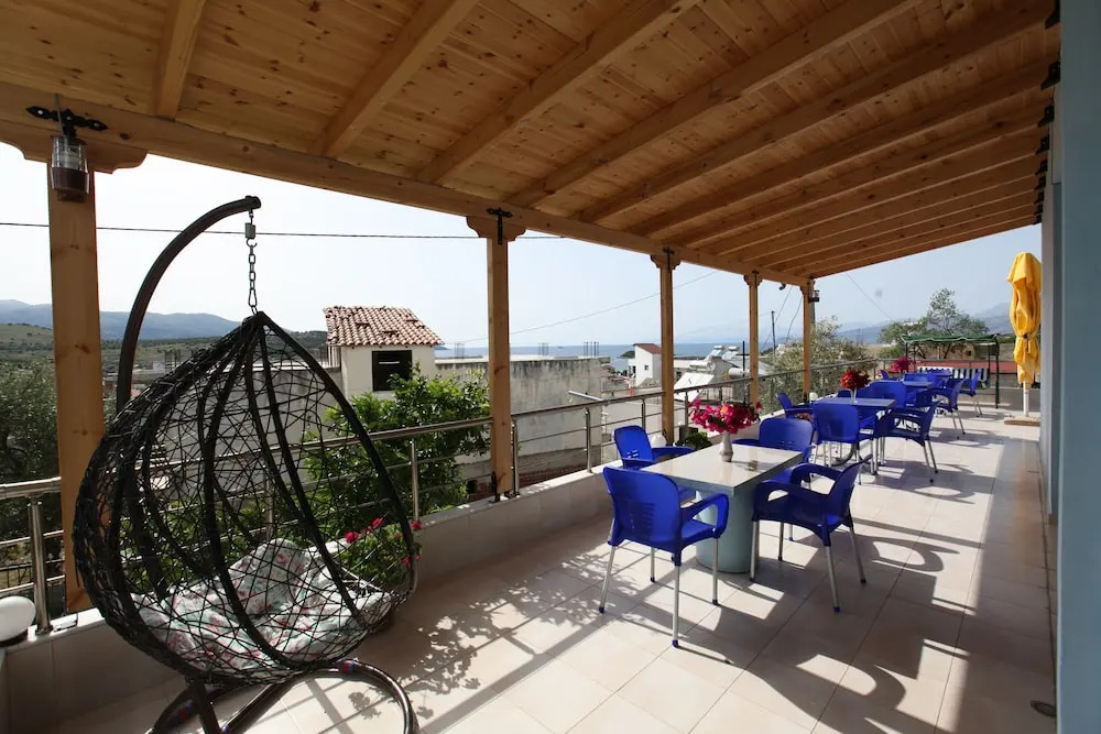 Joni Apartments