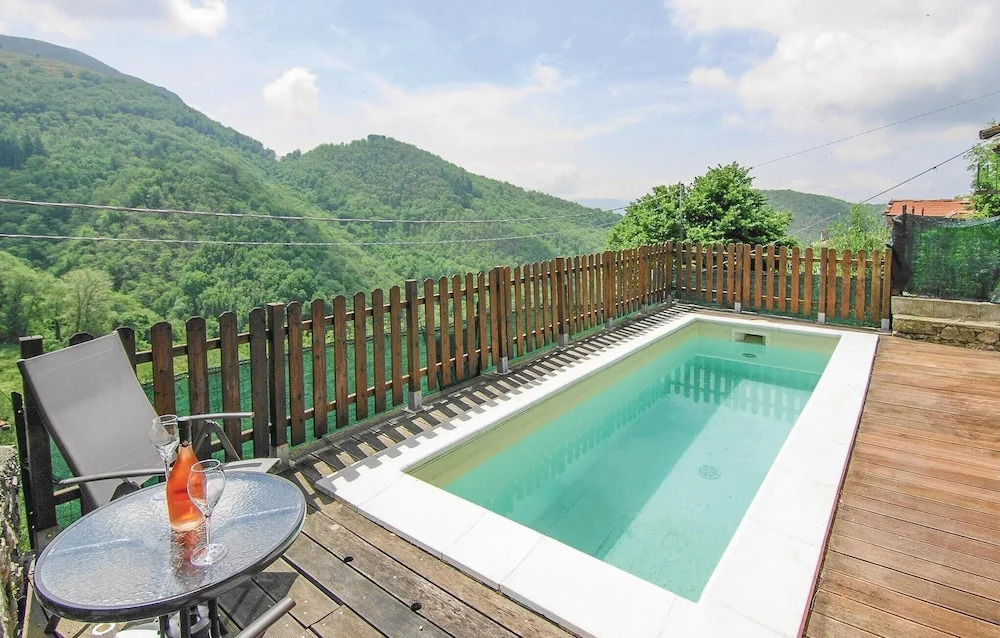 4 Bedroom Gorgeous Home In Montefegatesi