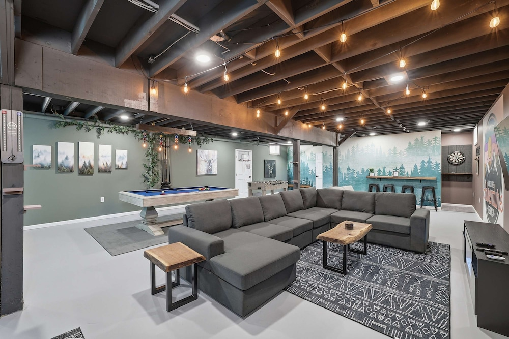 Amenity-filled Retreat by Jfbb-pickleball-gameroom