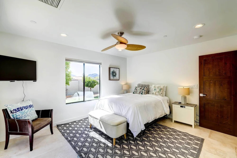 Paradise Valley Abode: Pool, Near Downtown Phoenix