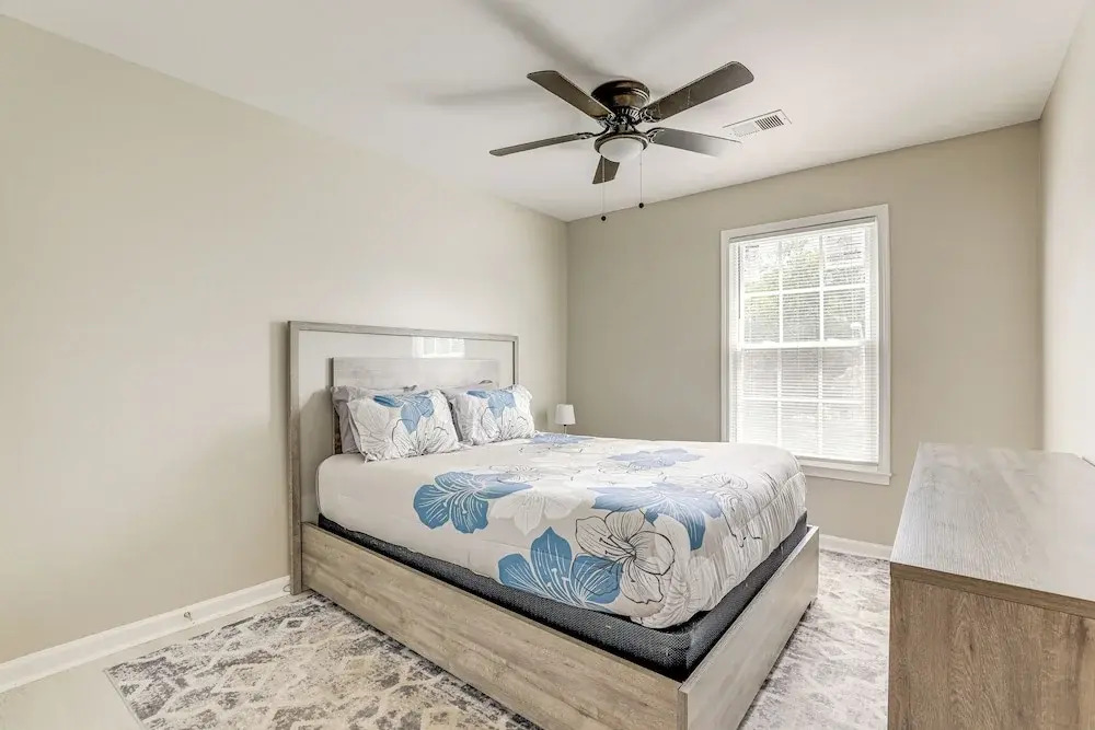 Walk to Mercedes-benz! Centrally Located ATL Base