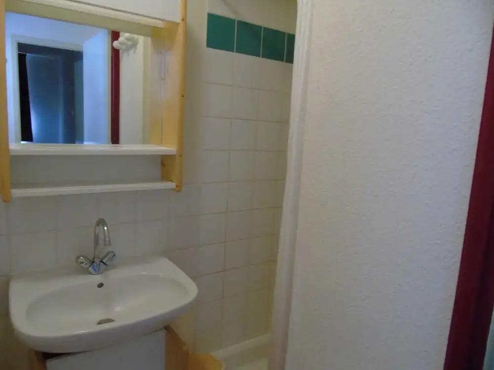 Lou Services Apartment CB18 LSI 001