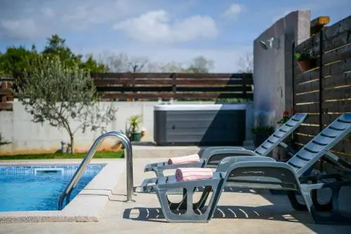 Family Villa With Pool, Wellness