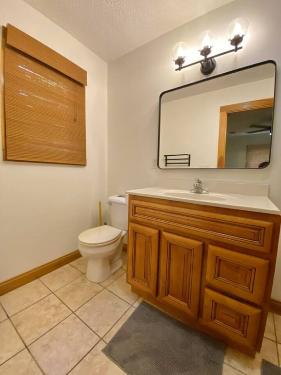 14 Guest, 7 Bed, 4 BR, Lakefront Cabin w/ Hot Tub