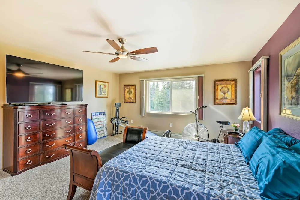 Hillside Anchorage Home by Hiking & Biking Trails!