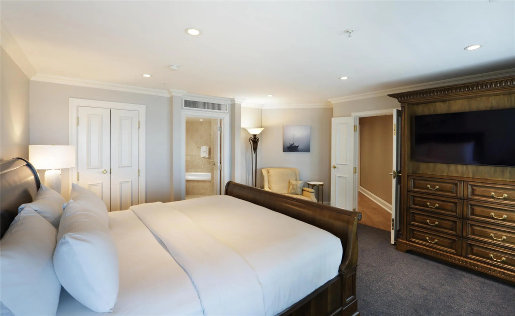 Madison Beach Hotel, Curio Collection by Hilton