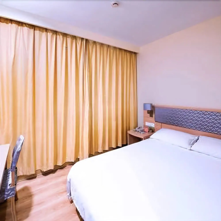 Zsmart Hotel (Shanghai Train Station Zhongshan North Road Subway Station)