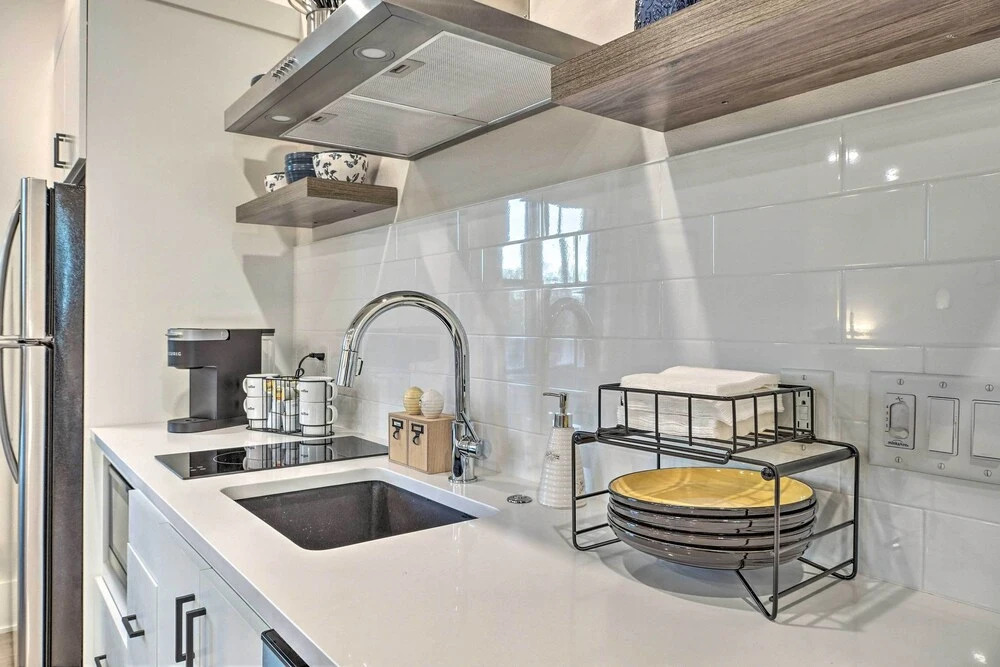 Airy Bentonville Studio < 1 Mile to City Square!