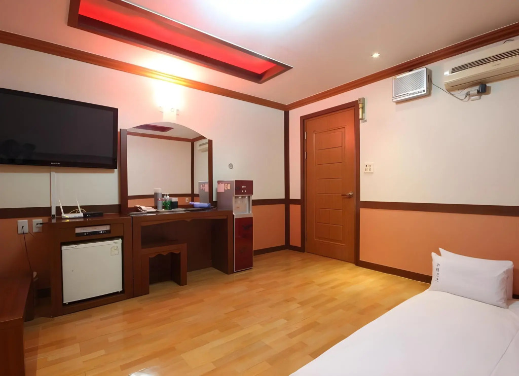 Utopia Hotel