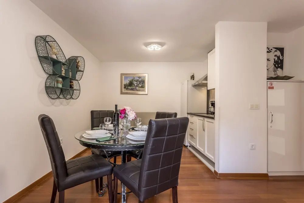 Apartments and Rooms Villa Erede