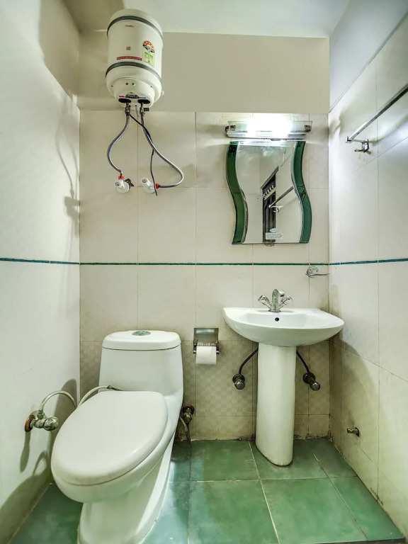 OYO 28461 Townhouse Royal Stay Inn