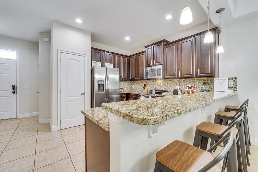 7 Mi to Disney: Davenport Townhome w/ Patio & Pool