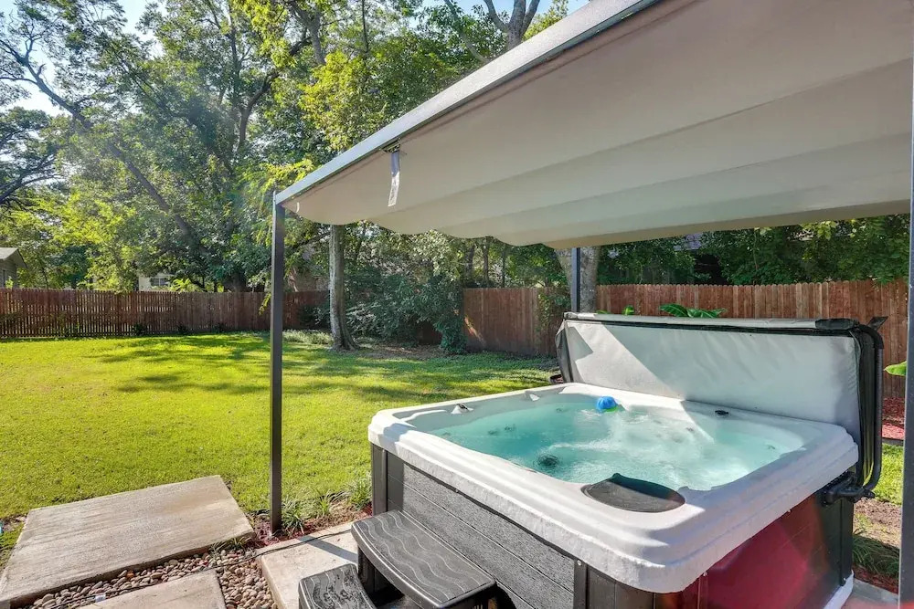 3 Mi to Lake Ray Roberts: Luxe Pilot Point Home