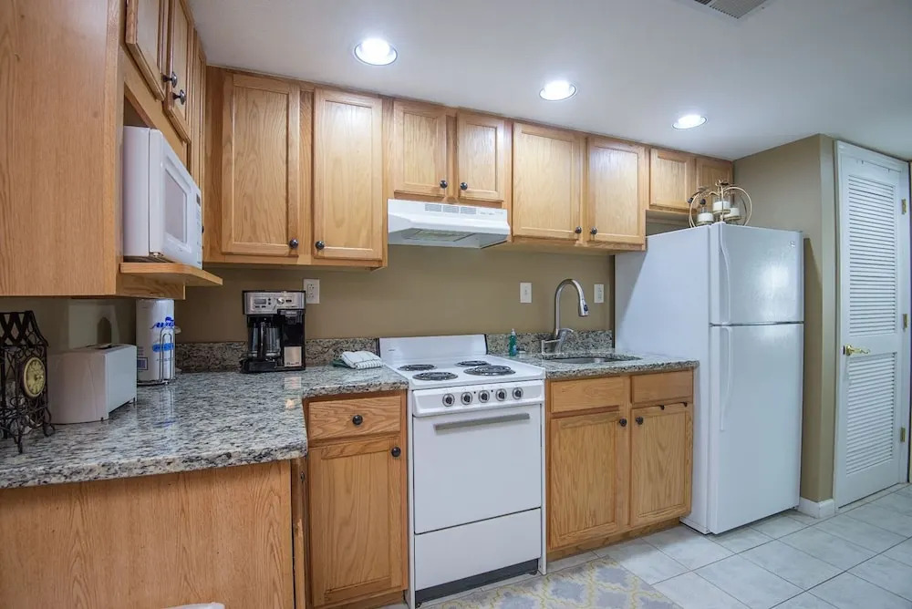 Colonial Crest 112 - Great Location! - You Can Walk To Town! 1 Bedroom Condo by RedAwning
