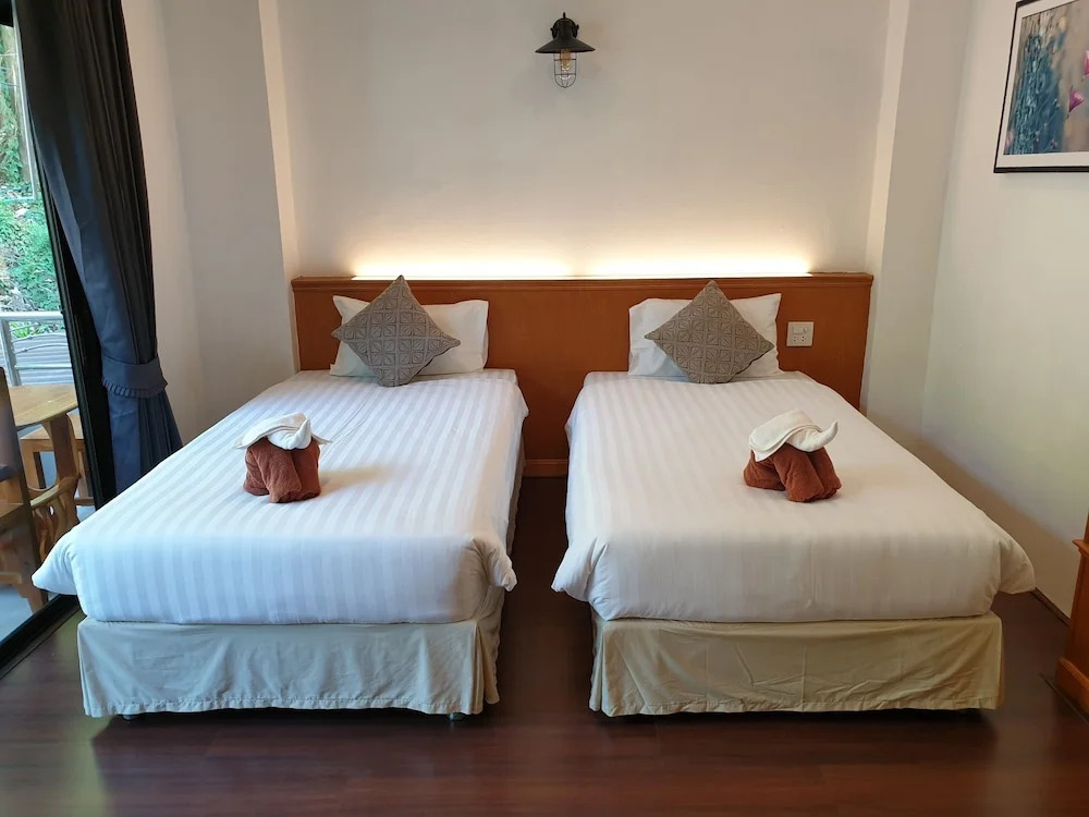 OYO 853 The Grand Koh Chang Hotel