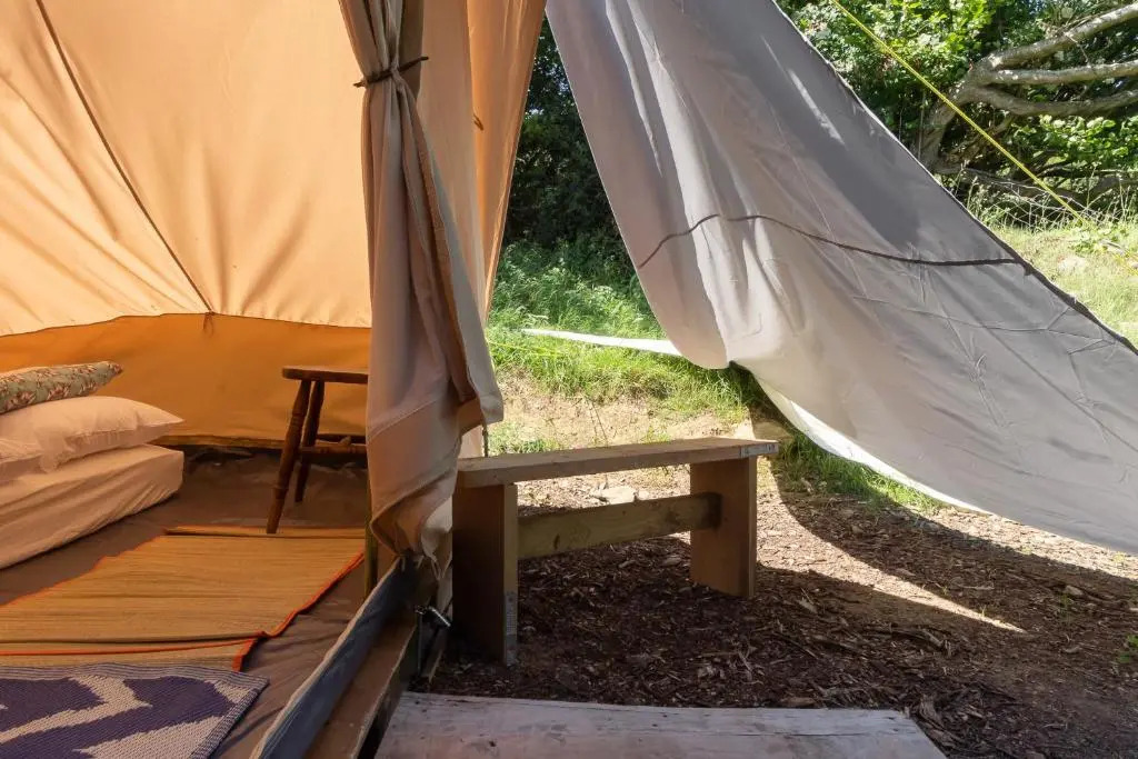 Wood Cabin & 4 Large Bell Tents - Hapus Hideaway