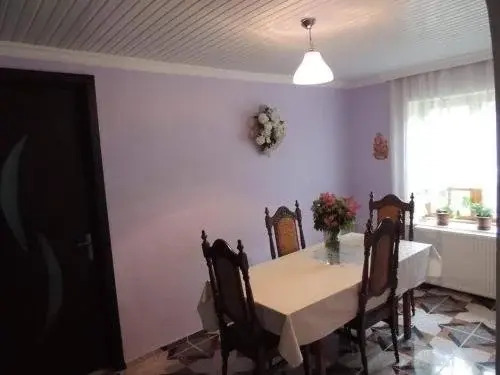 Roza Guesthouse