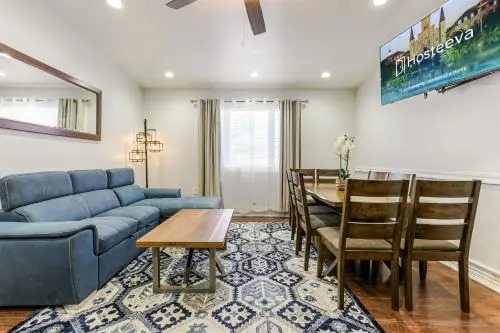 Elegant 4BR Condo in Downtown