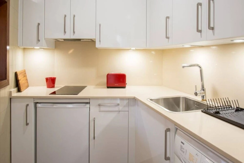 Lovely and chic 1 Bedroom Apt next to Puerta del Sol
