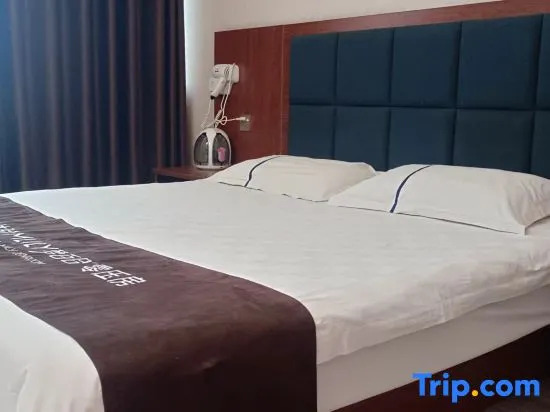 Xinzheng Black Panther Business Hotel (Golden Avenue Black Panther Logistics Park)