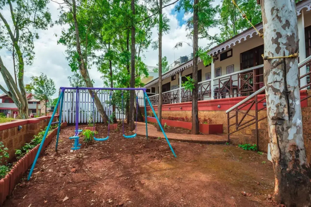 SaffronStays Tudor Rose -5BHK Panchgani Villa with Private Pool, Outdoor Bar & Pet-Friendly