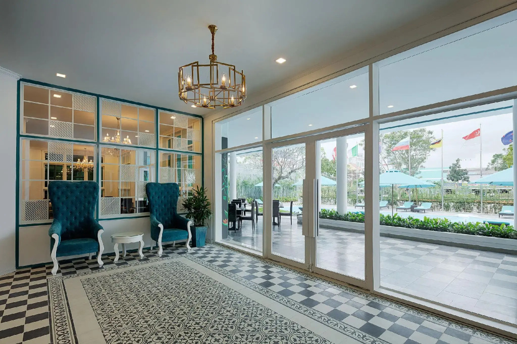 Flora Beach Hotel & Spa