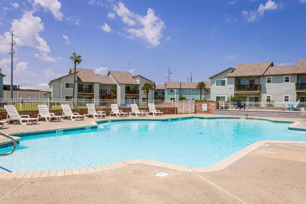 AH-E117 Remodeled First Floor Condo, Across From The Shared Pool & Hot Tub, Near Marina & Ferry
