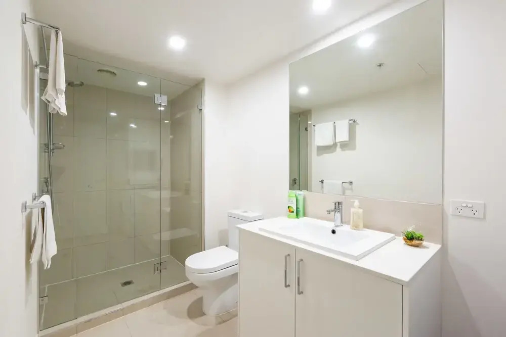 Raphael 2Bdr Carlton Apartment