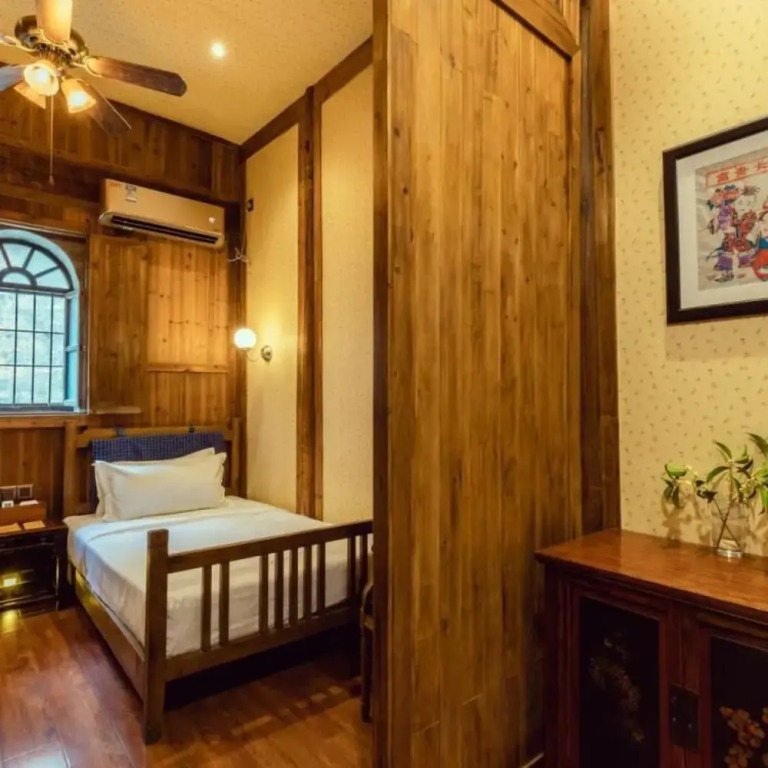Pig's Inn (Yi County Bishan)