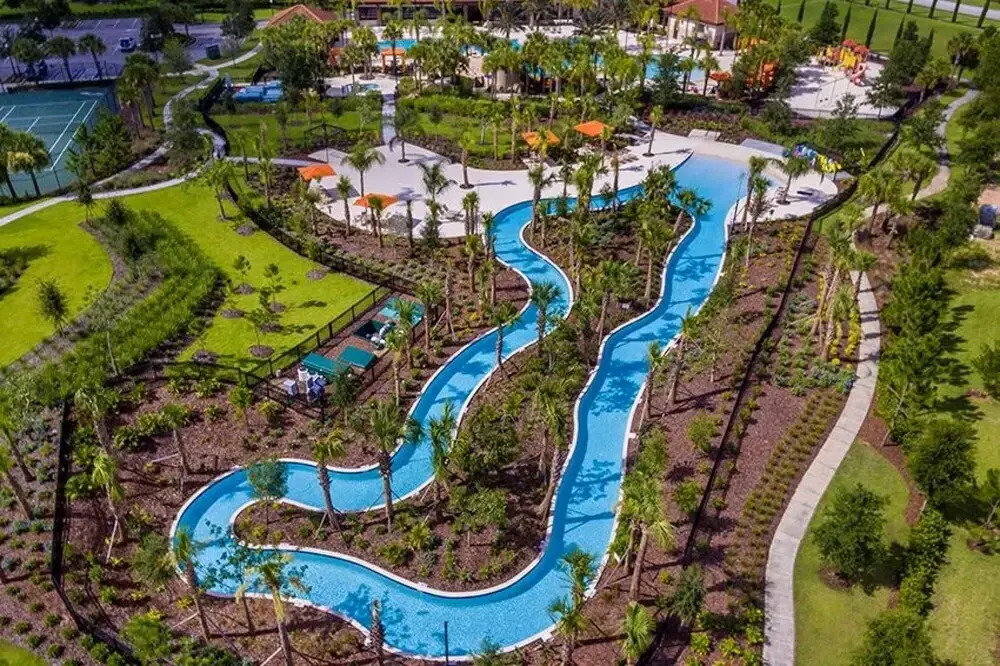 5BR Luxury Family Home - Pool BBQ and Netflix
