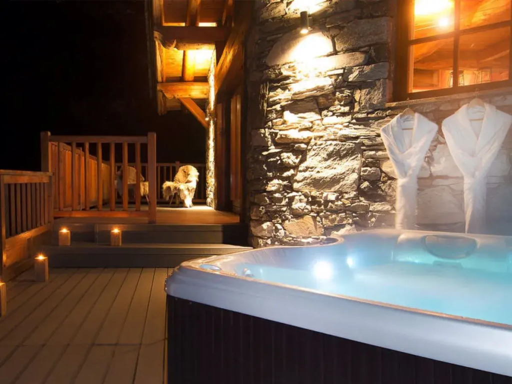 Chalet Elephant Blanc