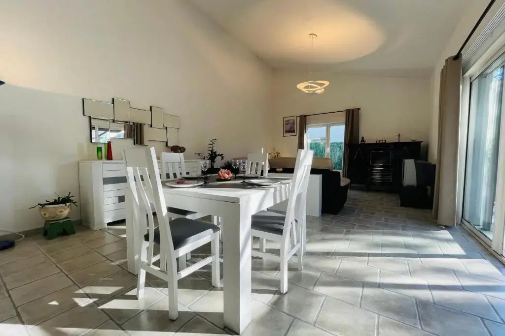 Beautiful house with large terrace in the heart of Touraine