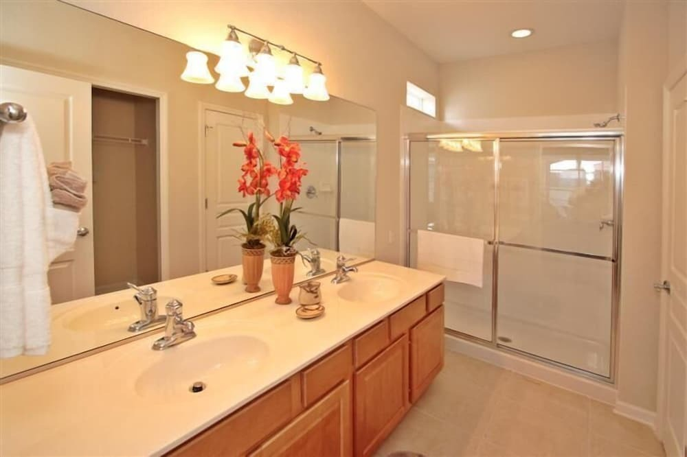 5 BR Teascone Blvd Sleeps 10