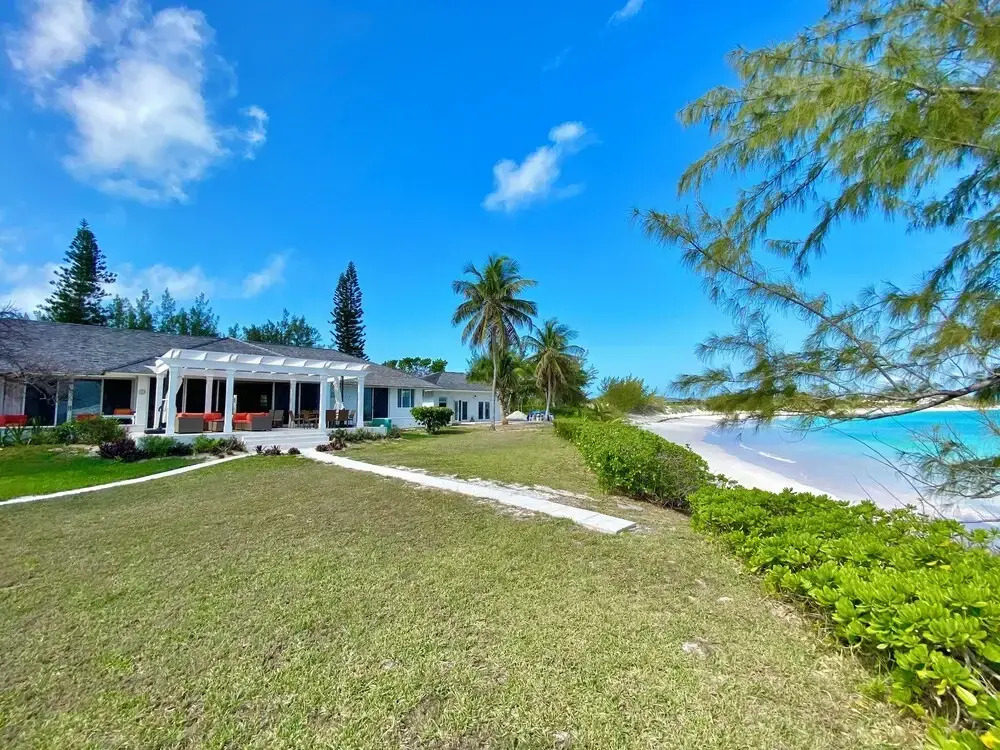 Coastal Haven: Newly Renovated Beachfront Cottage With Pool