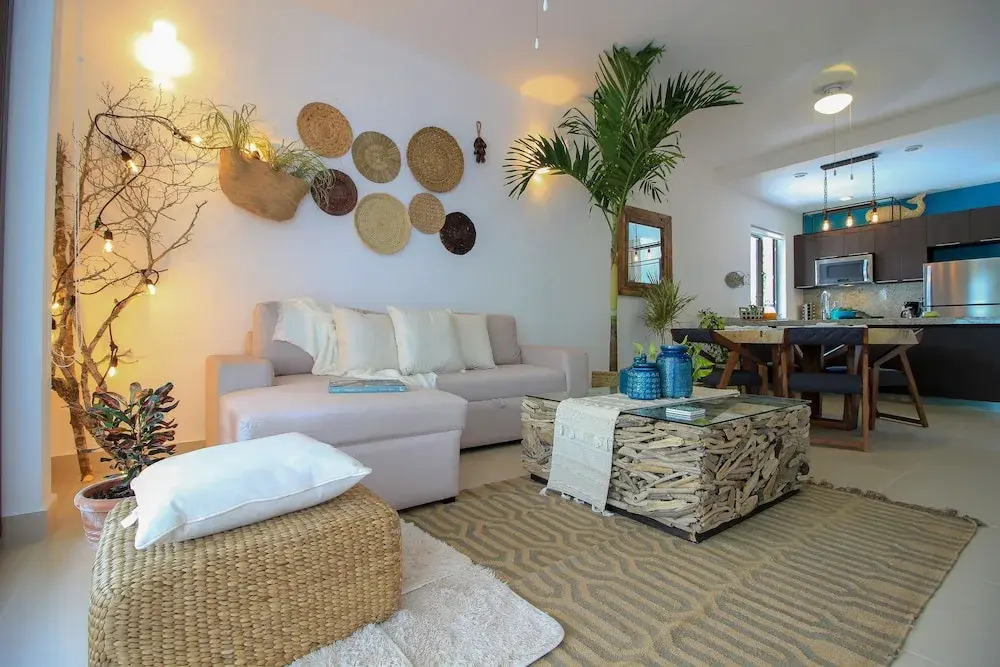 Beautiful Condo with Screened Terrace by the Pool