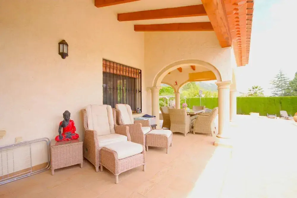 Fanila in J vea With 4 Bedrooms and 3 Bathrooms
