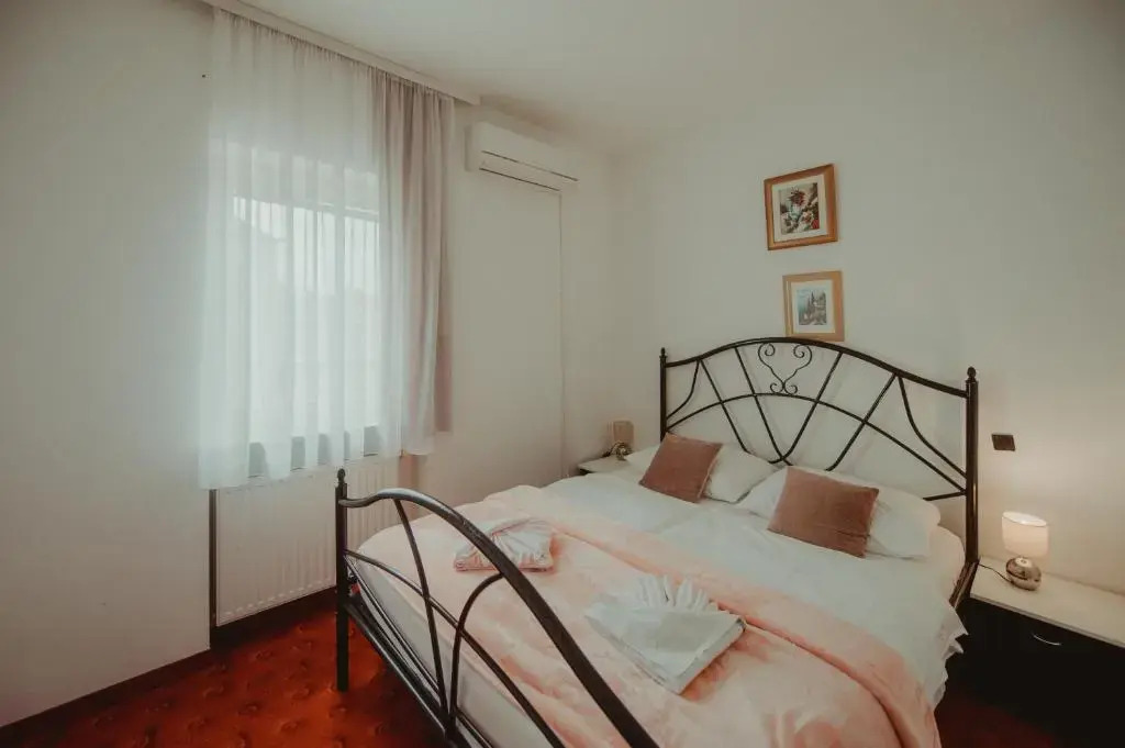 B&B Laguna